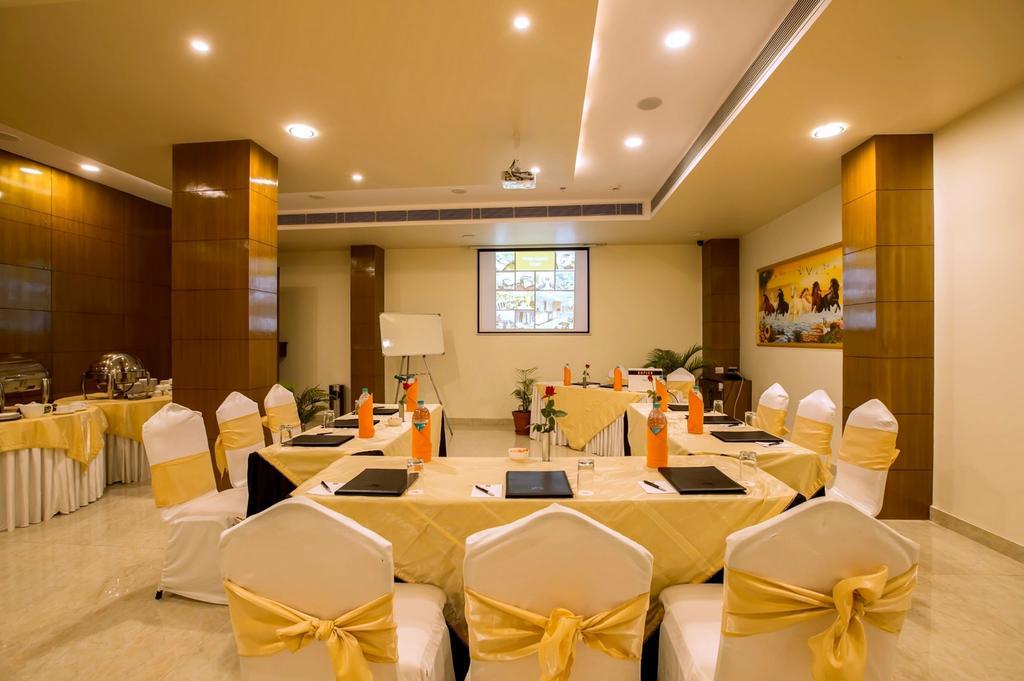 Hotel Kapish Smart-All Pure Veg Jaipur Bagian luar foto